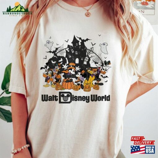 Vintage Walt Disney World Halloween Shirt Family Vacation Mickey And Friends T-Shirt Sweatshirt