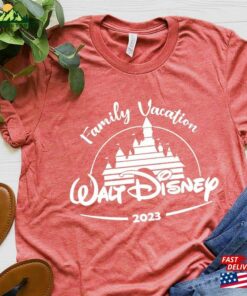 Walt Disney Family Vacation 2023 2024 Matching T-Shirts I Trip Shirts Tees For Men Women Sweatshirt Classic