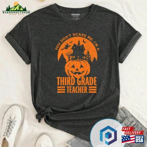 You Don’t Scare Me I Am A Third Grade Teach T-Shirt Halloween Sweatshirt Unisex