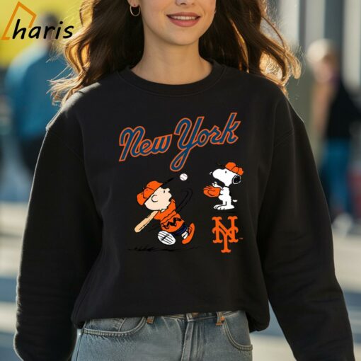 Peanuts Charlie Brown And Snoopy Playing Baseball New York Mets T-shirt