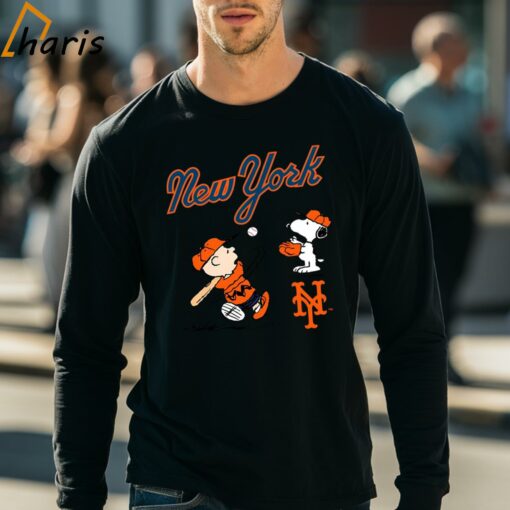 Peanuts Charlie Brown And Snoopy Playing Baseball New York Mets T-shirt