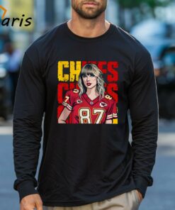 Taylor Hearts Kelce in Chiefs Shirt 3