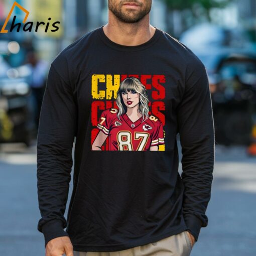 Taylor Hearts Kelce in Chiefs Shirt