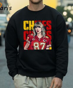 Taylor Hearts Kelce in Chiefs Shirt 4