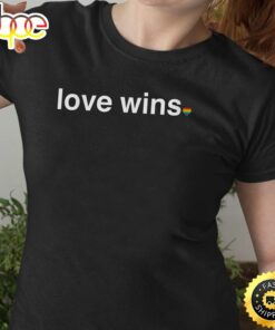 Love Wins Rainbow Heart LGBT Valentine Gift Boyfriend Valentines Day T-shirt