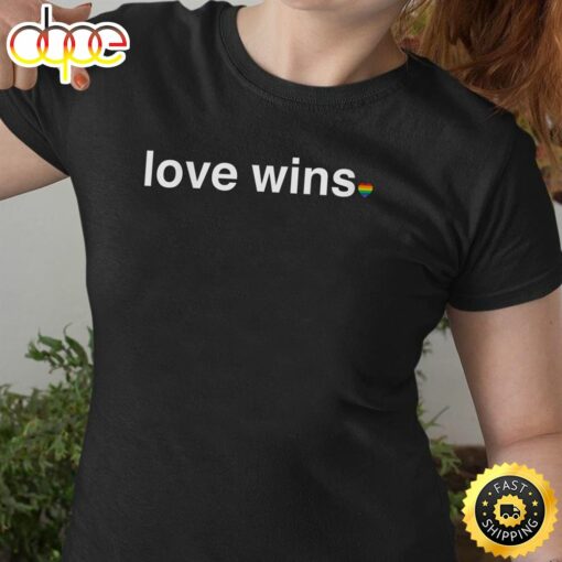 Love Wins Rainbow Heart LGBT Valentine Gift Boyfriend Valentines Day T-shirt