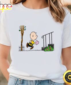 Peanuts Charlie Brown Runs With Valentine T-Shirt