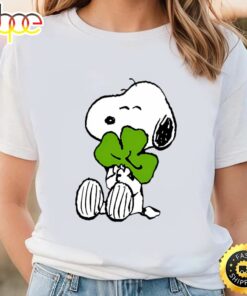Snoopy Shamrock Hug St Patricks Day T-Shirt