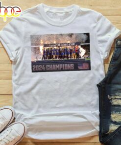 USA 2024 Concacaf W Gold Cup Champions USWNT Players Lifting Gold Cup Unisex T-shirt