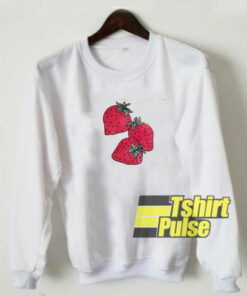 Three Strawberrys Graphic sweatshirt