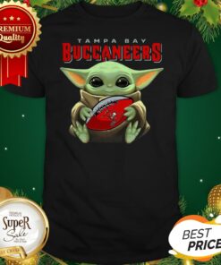 Baby Yoda Hug Tampa Bay Buccaneers Star Wars Mandalorian Shirt